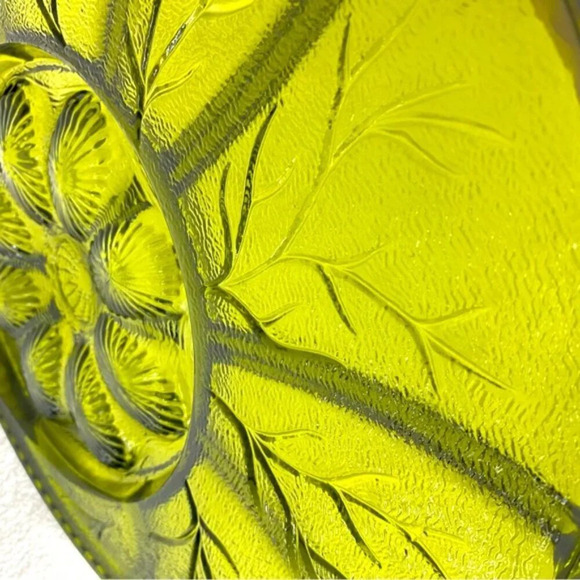 Vintage Indiana Avocado Green Glass Round Relish  Deviled Egg Tray Platter - Picture 6 of 14
